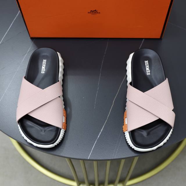 出厂价Pp： 牛皮面牛皮内里 Hem＊ 爱马仕 高品质，顶尖工艺品 情侣款真皮拖鞋 正码：35-45码 同步发售！货！顶级手工艺 原版小牛皮 超强质感、手感 ，