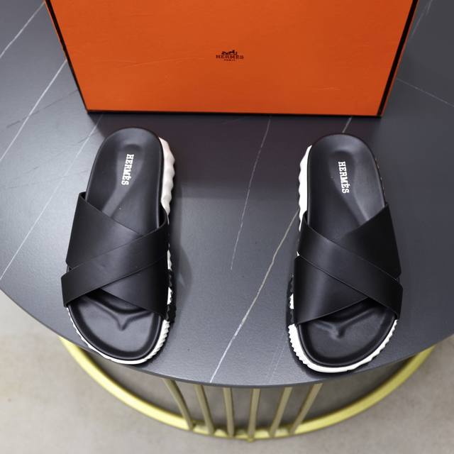 出厂价Pp： 牛皮面牛皮内里 Hem＊ 爱马仕 高品质，顶尖工艺品 情侣款真皮拖鞋 正码：35-45码 同步发售！货！顶级手工艺 原版小牛皮 超强质感、手感 ，