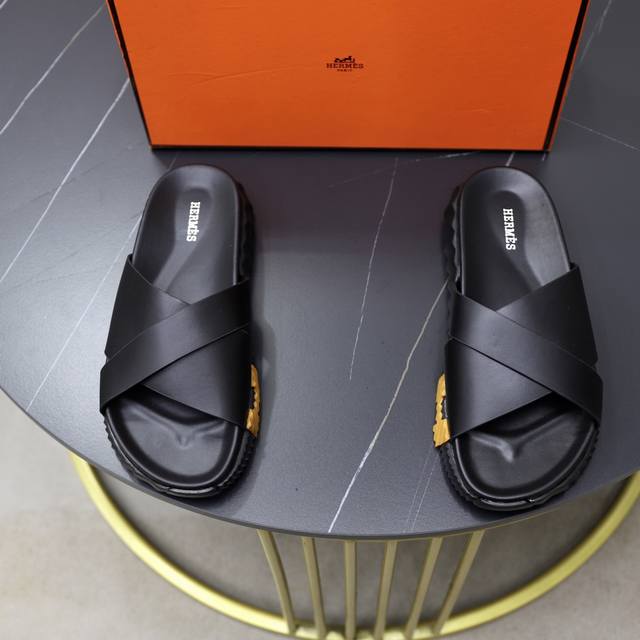 出厂价Pp： 牛皮面牛皮内里 Hem＊ 爱马仕 高品质，顶尖工艺品 情侣款真皮拖鞋 正码：35-45码 同步发售！货！顶级手工艺 原版小牛皮 超强质感、手感 ，