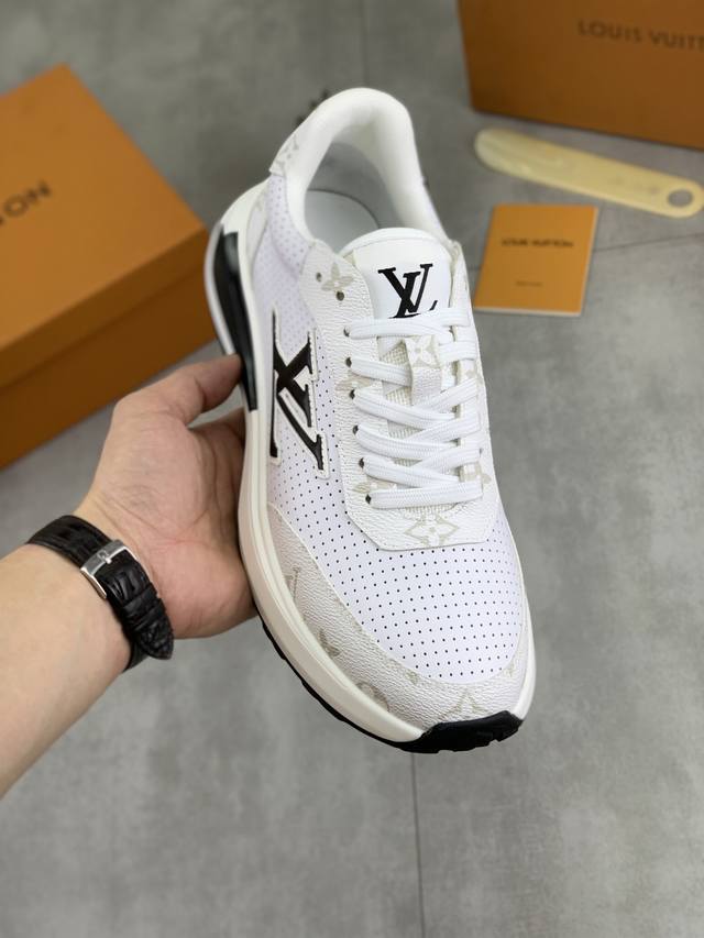 工厂P价P 实价 Lv 官网最新款休闲时尚男鞋爆款版型简洁大气，潮男专属.独有的官网最新品牌元素原版装饰，时尚又大方，面料采用原版小牛皮 舒适透气网布内里猪皮内