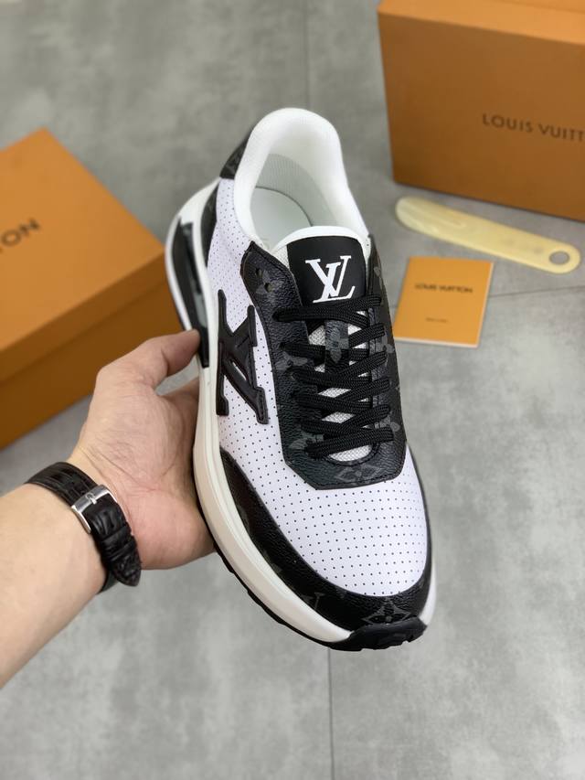 工厂P价P 实价 Lv 官网最新款休闲时尚男鞋爆款版型简洁大气，潮男专属.独有的官网最新品牌元素原版装饰，时尚又大方，面料采用原版小牛皮 舒适透气网布内里猪皮内