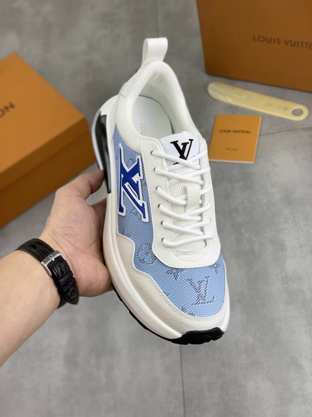 工厂P价P 实价 Lv 官网最新款休闲时尚男鞋爆款版型简洁大气，潮男专属.独有的官网最新品牌元素原版装饰，时尚又大方，面料采用原版小牛皮 舒适透气网布内里猪皮内