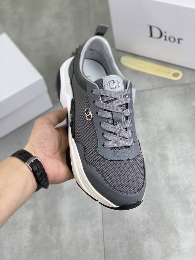 工厂P价P 实价 Dior 2025迪奥原版系带低帮男鞋 经典款休闲鞋本款是官方主打经典款，质量，原厂名师制作，采用优质牛皮配原版材料舒适透气网布內里猪皮鞋垫，