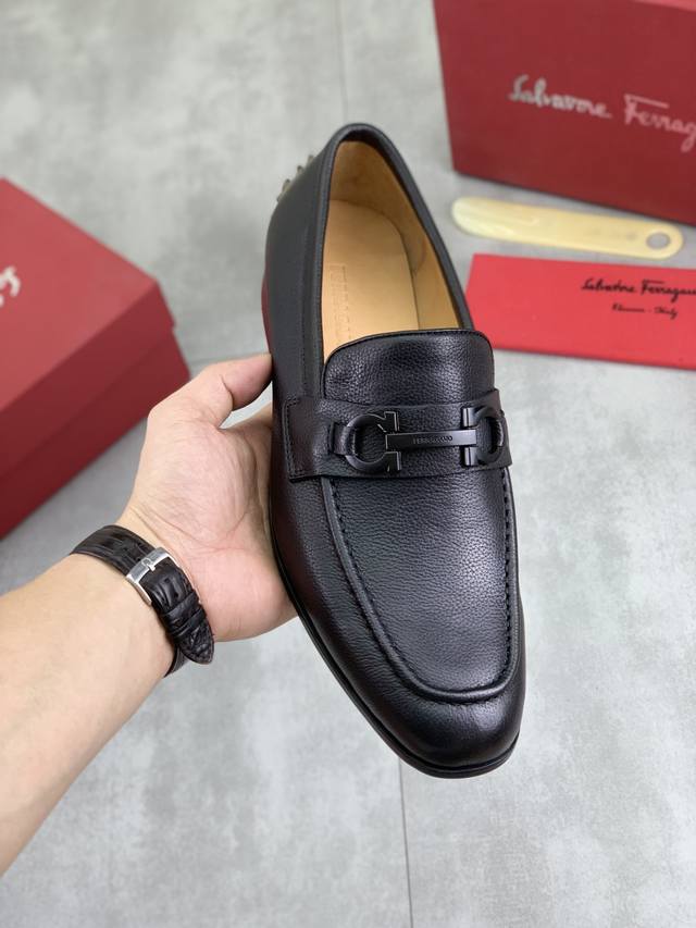 工厂P价P 实价 水染牛里 Salvatore Ferragamo 菲拉格慕 男士最新款休闲商务皮鞋！同步上市！面料采用专用进口原版小牛皮，内里采用进口水染牛皮
