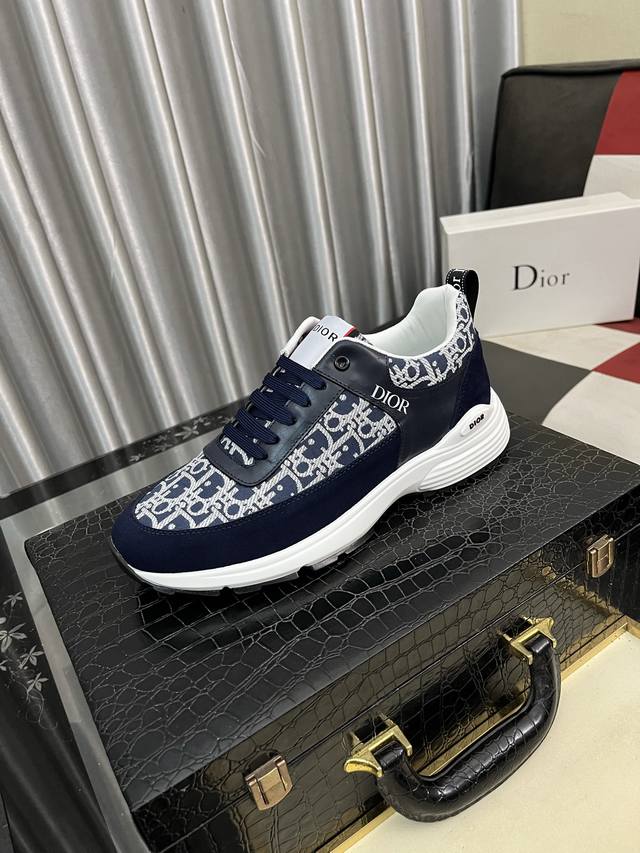 出厂价Pp： Dior 2025迪奥原版系带低帮男鞋 经典款休闲鞋本款是官方主打经典款，质量，原厂名师制作，采用优质牛皮配原版材料舒适透气网布內里猪皮鞋垫，完美