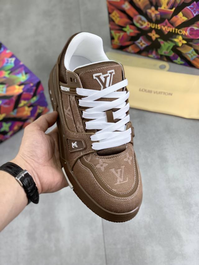 工厂P价P 实价 Louis Vuitton 原单 新款Lv路易威登 * Lv经典潮鞋！选用进口原版牛皮 水染牛皮内里.最新款原版耐磨橡胶组合大底！高品质精品！