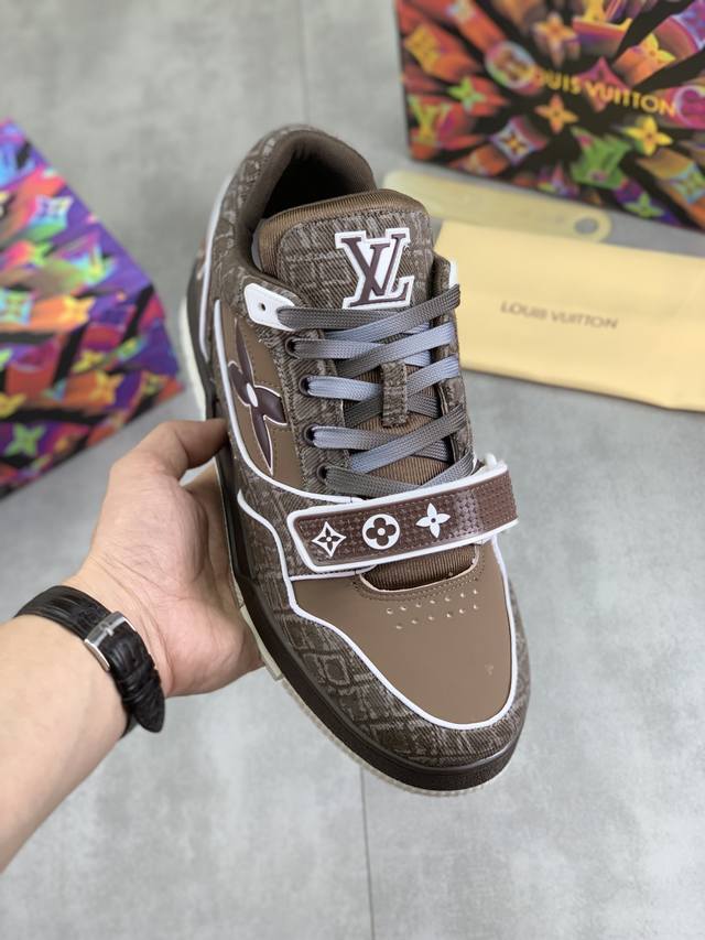 工厂P价P 实价 Louis Vuitton 原单 新款Lv路易威登 * Lv经典潮鞋！选用进口原版牛皮 水染牛皮内里.最新款原版耐磨橡胶组合大底！高品质精品！