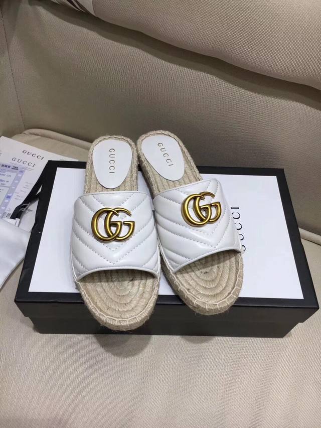 批 Gucci 春夏渔夫鞋拖鞋，市场顶级版本，官网同步，永不过时，超级舒适，四季都可以穿，上脚超美绗缝真皮徽标渔夫鞋。鞋面采用特殊进口羊皮，羊皮内里，大底：橡胶