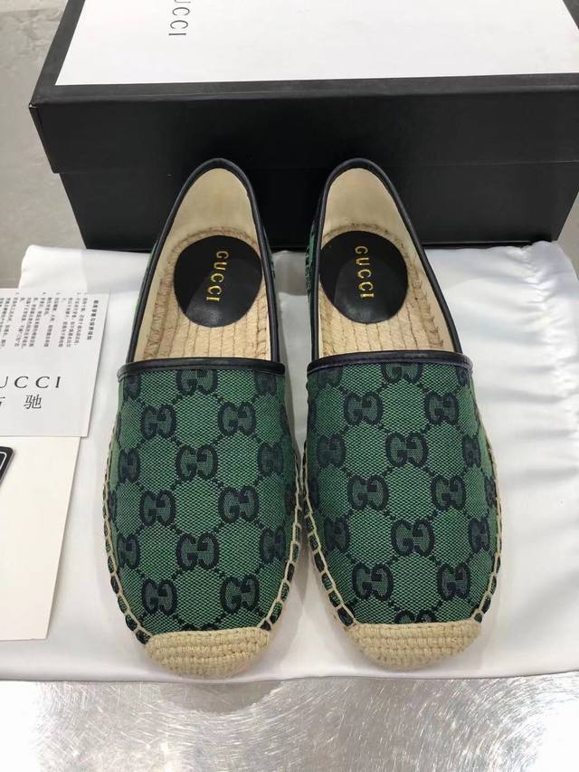 Gucci 最新颜色渔夫鞋，原版1:1 开模橡胶注塑一体麻底，平底休闲，而且很好搭配 上脚超舒服，面料：进口特殊材料，内里 垫脚羊皮。码数：35一42 42可订