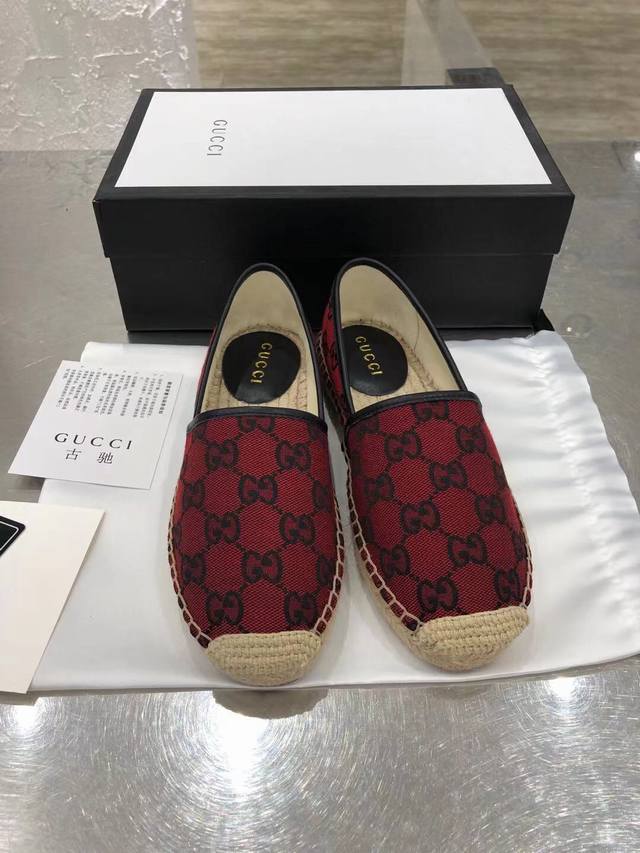 Gucci 最新颜色渔夫鞋，原版1:1 开模橡胶注塑一体麻底，平底休闲，而且很好搭配 上脚超舒服，面料：进口特殊材料，内里 垫脚羊皮。码数：35一42 42可订