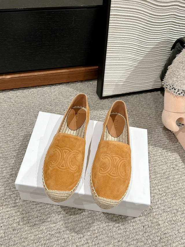 顶级品质 Ciline Ss25 New Arrival～ Celine塞琳2025春夏渔夫鞋新品 羊皮鞋面凯旋门Logo饰以点缀，辨识度极高， 经典草编渔夫鞋
