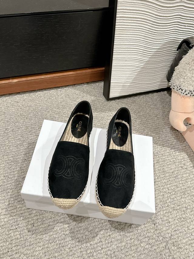 顶级品质 Ciline Ss25 New Arrival～ Celine塞琳2025春夏渔夫鞋新品 羊皮鞋面凯旋门Logo饰以点缀，辨识度极高， 经典草编渔夫鞋
