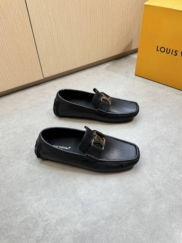 Louis Vuitton 路易威登 -高端品质 原单套包鞋 船鞋 -原版：牙签纹小牛皮、品牌金属扣件横担装饰、鞋丹手工串缝马克线 -内里：水染牛皮 -大底：超