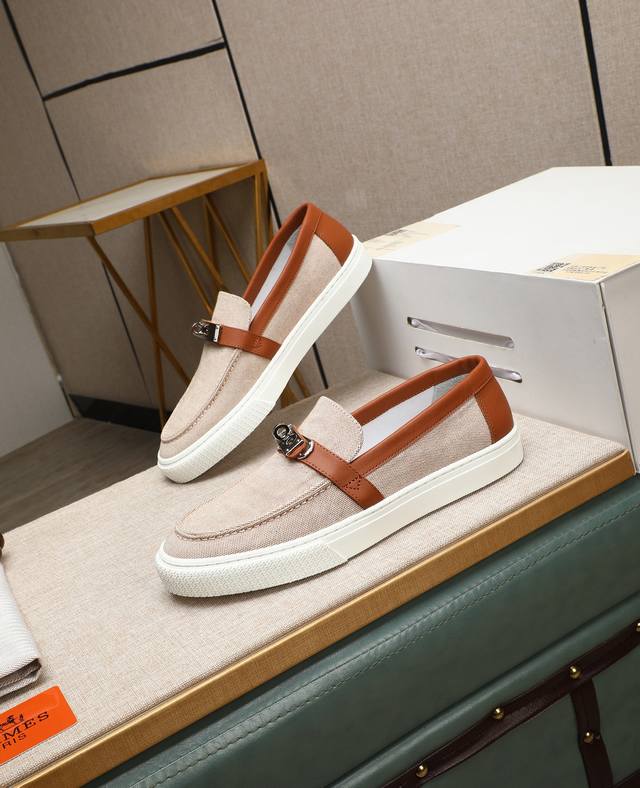 出厂价P 顶级版本 HermèS 爱马仕专柜新款男士休闲乐福鞋，面料采运高技原版材料和头层牛皮拼接多种舒适材质，轻质Eva原版大底，拉邦套楦做法 打造非常轻盈活