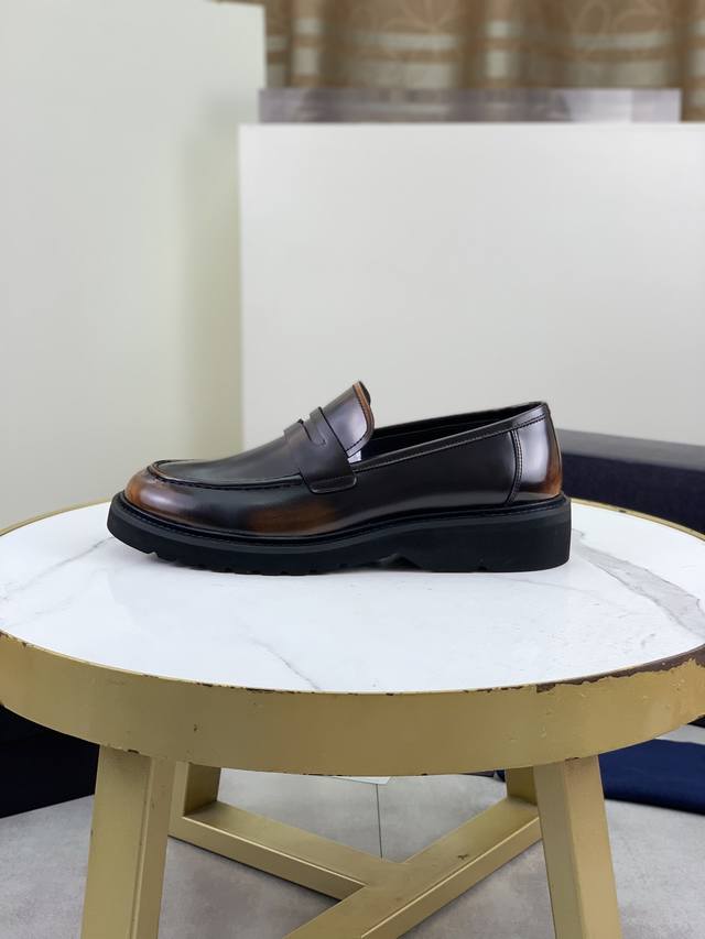 工厂P价P 原单品质，顶级版本 ＰＲＡＤＡ 普拉达.男士商务休闲皮鞋，顶级牛货.1:1出货奢华尊贵全部采用进口原版擦色开边珠，只为打造更为舒适的穿着体验，鞋面：