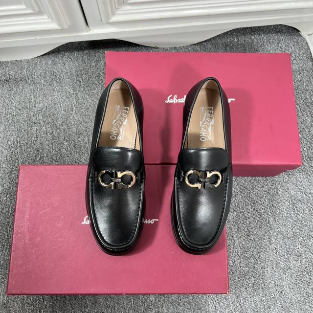 新品Salvat** Ferr**莫卡辛便鞋高端男士商务休闲皮鞋乐福鞋！顶级原单货！原版进口顶级牛皮鞋面F家经典设计！水染牛皮内里牛皮垫脚、原版真皮大底！标准皮