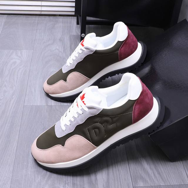 商品商标：Dsquared2 休闲男鞋 正码码数: 38-46 商品材料：精选磨砂牛皮拼接布面 短绒内里 牛皮鞋垫 原版大底