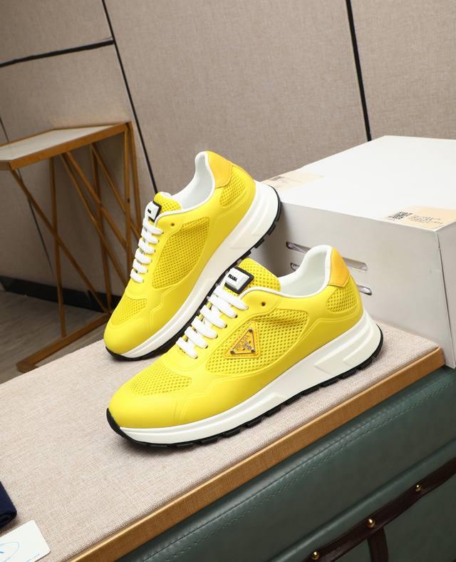 出厂价P Prada 普拉达 -高端品质 原单 -鞋面：丝绸小牛皮、品牌帆布布匹、品牌金属扣件 -内里：网布，垫脚; 顶级牛皮 -大底：超轻Tpu发泡; 成型大