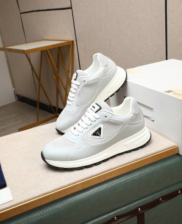出厂价P Prada 普拉达 -高端品质 原单 -鞋面：丝绸小牛皮、品牌帆布布匹、品牌金属扣件 -内里：网布，垫脚; 顶级牛皮 -大底：超轻Tpu发泡; 成型大