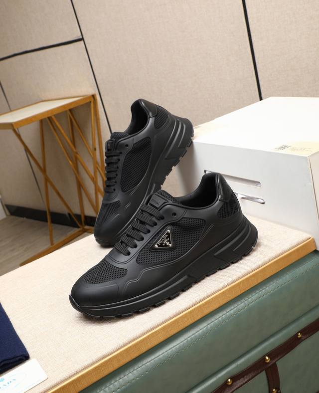 出厂价P Prada 普拉达 -高端品质 原单 -鞋面：丝绸小牛皮、品牌帆布布匹、品牌金属扣件 -内里：网布，垫脚; 顶级牛皮 -大底：超轻Tpu发泡; 成型大
