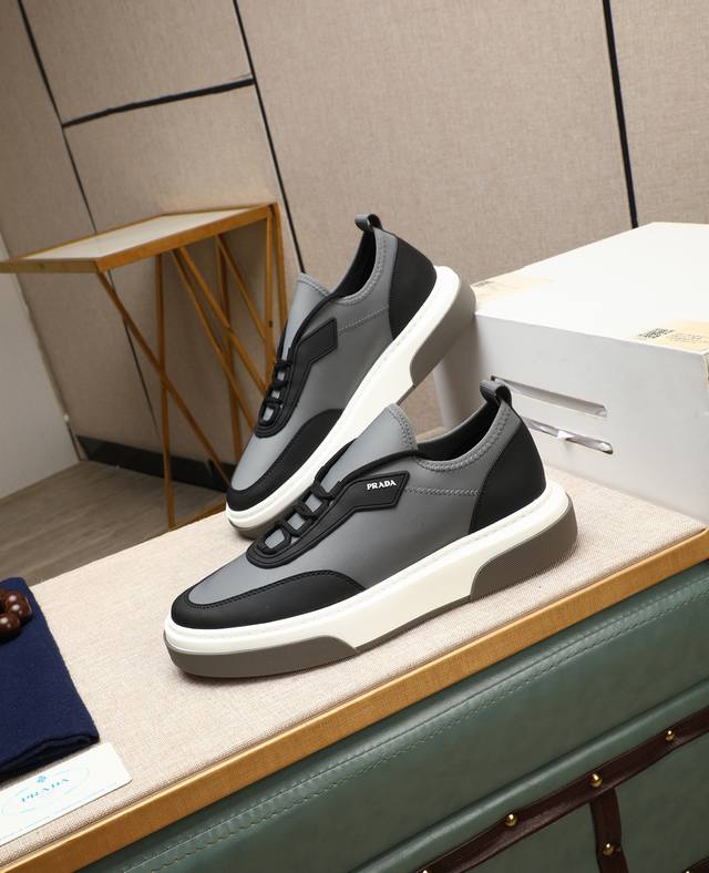 出厂价P Prada 普拉达 -高端品质 原单 -鞋面：丝绸小牛皮、品牌帆布布匹、品牌金属扣件 -内里：网布，垫脚; 顶级牛皮 -大底：超轻Tpu发泡; 成型大