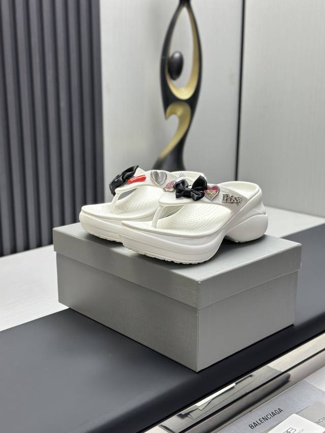 Balenciaga 五金扣，巴黎世家 潮品拖 鞋！ Balenciaga Political Campaign 最新磨具开发！ 欧美名媛 明星 网红Girl