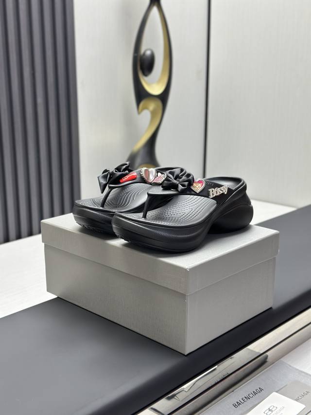 Balenciaga 五金扣，巴黎世家 潮品拖 鞋！ Balenciaga Political Campaign 最新磨具开发！ 欧美名媛 明星 网红Girl