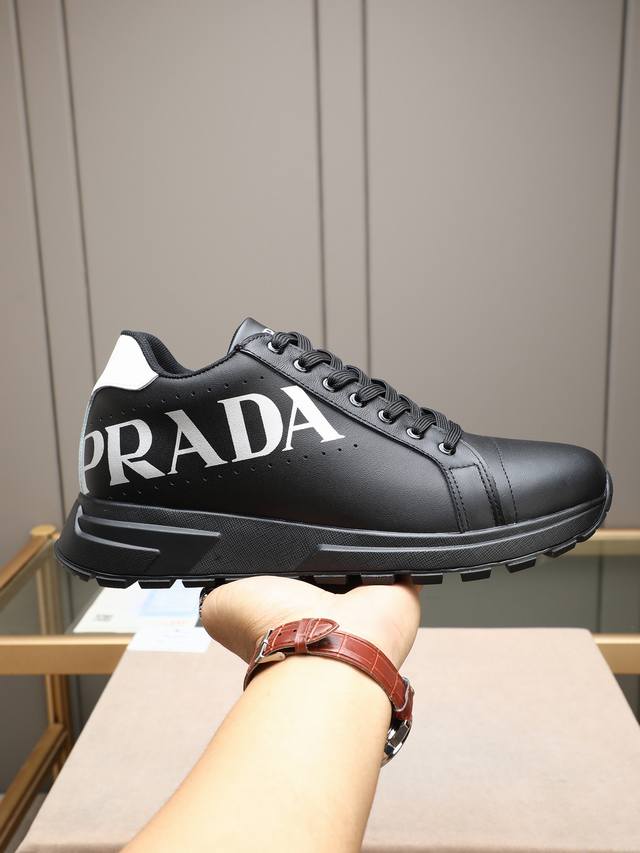 Prada普拉达新款上市，上图必卖時尚休闲男鞋，潮流百搭之款，轻松运动风，鞋面进口牛皮 3D打印 加超精细做工。上脚轻巧舒适，5色选！38-44 45定做
