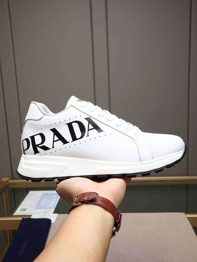 Prada普拉达新款上市，上图必卖時尚休闲男鞋，潮流百搭之款，轻松运动风，鞋面进口牛皮 3D打印 加超精细做工。上脚轻巧舒适，5色选！38-44 45定做