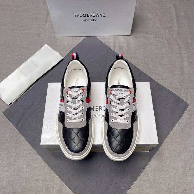 Thombrowne 汤姆布朗官网步同更新 、最新男士休闲鞋，意大利进口头层牛皮+牛皮内里，橡胶耐磨大底，精线美条、没过有多修饰，欧美风格、上舒脚服上挡次、可选