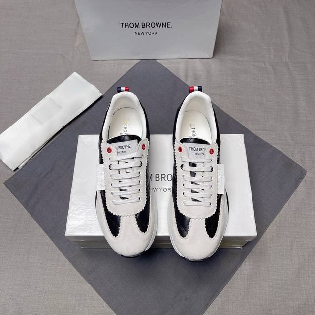 Thombrowne 汤姆布朗官网步同更新 、最新男士休闲鞋，意大利进口头层牛皮+牛皮内里，橡胶耐磨大底，精线美条、没过有多修饰，欧美风格、上舒脚服上挡次、可选