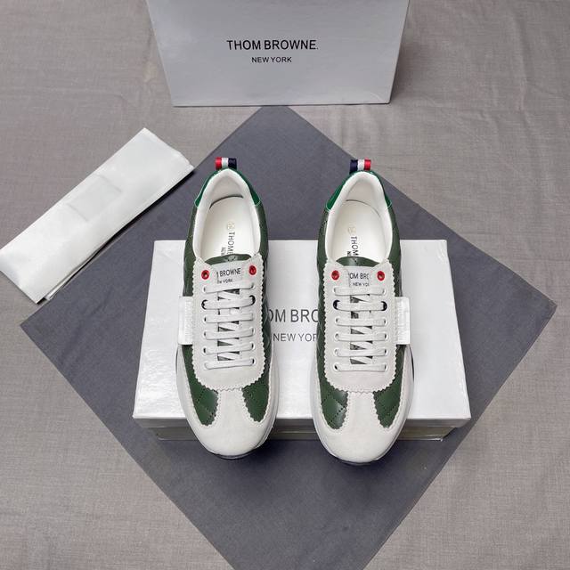 Thombrowne 汤姆布朗官网步同更新 、最新男士休闲鞋，意大利进口头层牛皮+牛皮内里，橡胶耐磨大底，精线美条、没过有多修饰，欧美风格、上舒脚服上挡次、可选