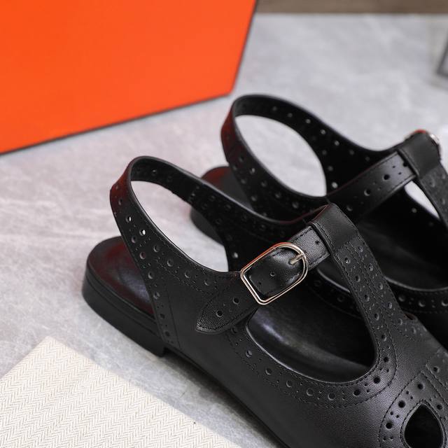 顶级版本 Hermes 爱马仕24S春秋平底猪笼鞋 经典芭蕾舞鞋玛丽珍鞋系列 经典复古高级感单品 好穿又好搭配 上脚秀气！ 鞋面采用进口小羊皮 内里踮脚混种羊皮