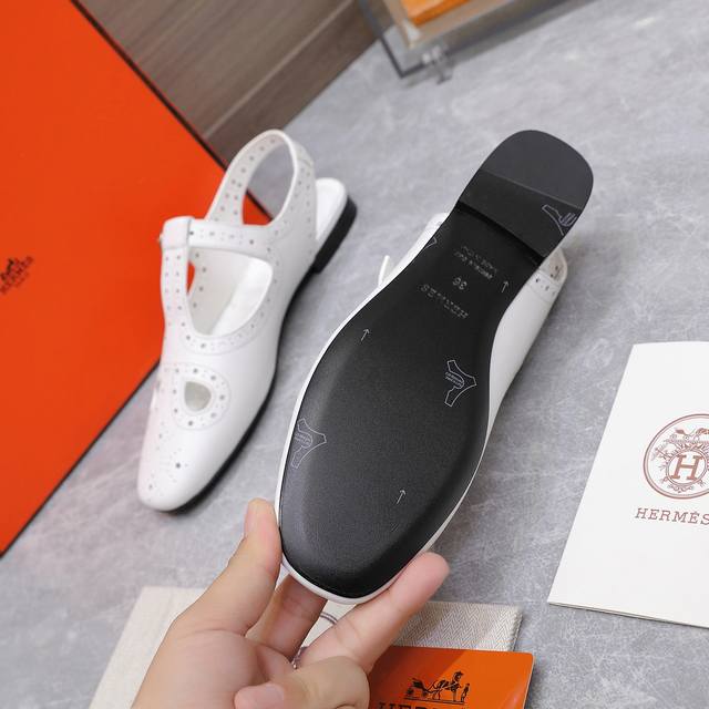 顶级版本 Hermes 爱马仕24S春秋平底猪笼鞋 经典芭蕾舞鞋玛丽珍鞋系列 经典复古高级感单品 好穿又好搭配 上脚秀气！ 鞋面采用进口小羊皮 内里踮脚混种羊皮