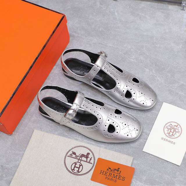 顶级版本 Hermes 爱马仕24S春秋平底猪笼鞋 经典芭蕾舞鞋玛丽珍鞋系列 经典复古高级感单品 好穿又好搭配 上脚秀气！ 鞋面采用进口小羊皮 内里踮脚混种羊皮