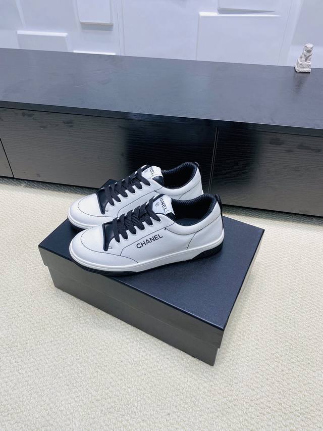出厂价Pp： Size: 35-40 唯一对版 Chanel 25C早春度假系列运动鞋 原版购入开发 做货 经典设计 重新演绎手绘漫画风，空白区可自行涂鸦上色，
