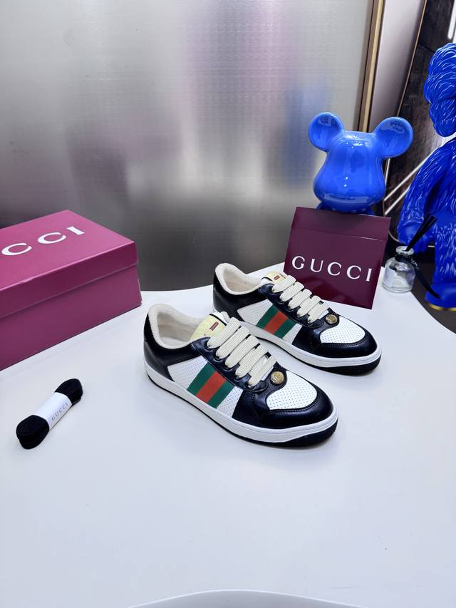 出厂： Gucci 全新升级Gucci小脏鞋情侣款 2025早春新款 Gg系列做旧休闲小脏鞋走秀款 原版开发代购级别版本 金属双G水晶圆柱形标 Gucci原版纹