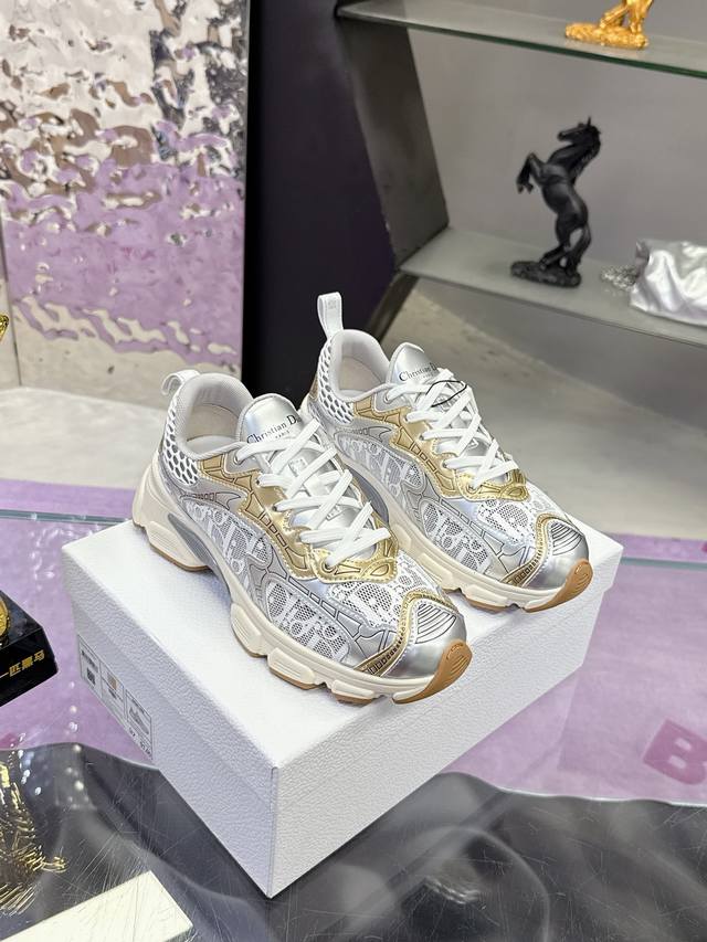 工厂P价P： 情侣款35-40 39-44 Dior迪奥Chrono系列运动鞋 太古汇Rmb11870购入开发 这款Dior Chrono运动鞋延续经久不衰的轮