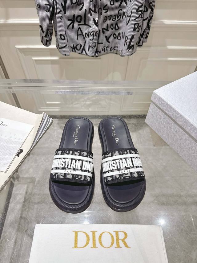 出 Dior 25Ss迪奥新款3D立体滴胶字母拖鞋 夏日沙滩度假必备单品 极简风格轻便舒适 Size：35-39 40.41.42定做