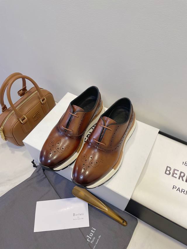 男仕鞋履 来自巴黎的顶奢男鞋天花板 Berluti ，用一双鞋征服全球名流！从卓别林到现代巨星，连老钱风鼻祖都爱它家手工皮鞋！每一双都是艺术品，穿上瞬间气场2米