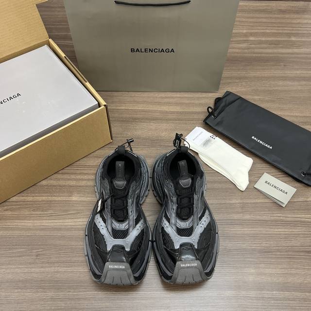 顶级版本Balenciaga巴黎世家 Platform 16Xl 厚底系带 老爹鞋 16Cm 男款 黑灰 Balenciaga 16Xl夸张的厚底和独特的轮廓，