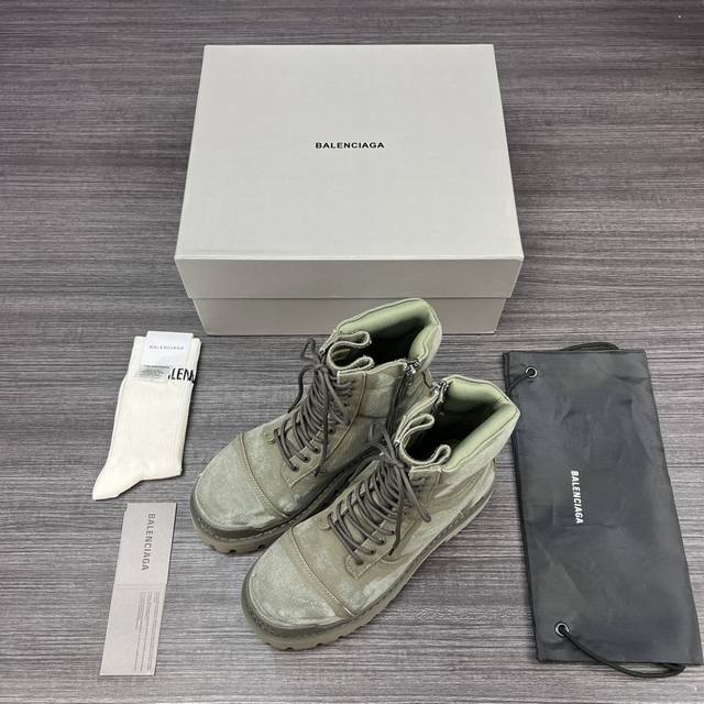 纯原版本Balenciaga巴黎世家 Combat Strike 帆布 圆头拉链 短靴 男款 军绿。 巴黎世家短靴经典之作方头短靴.面料采用进口牛仔布5D彩绘制