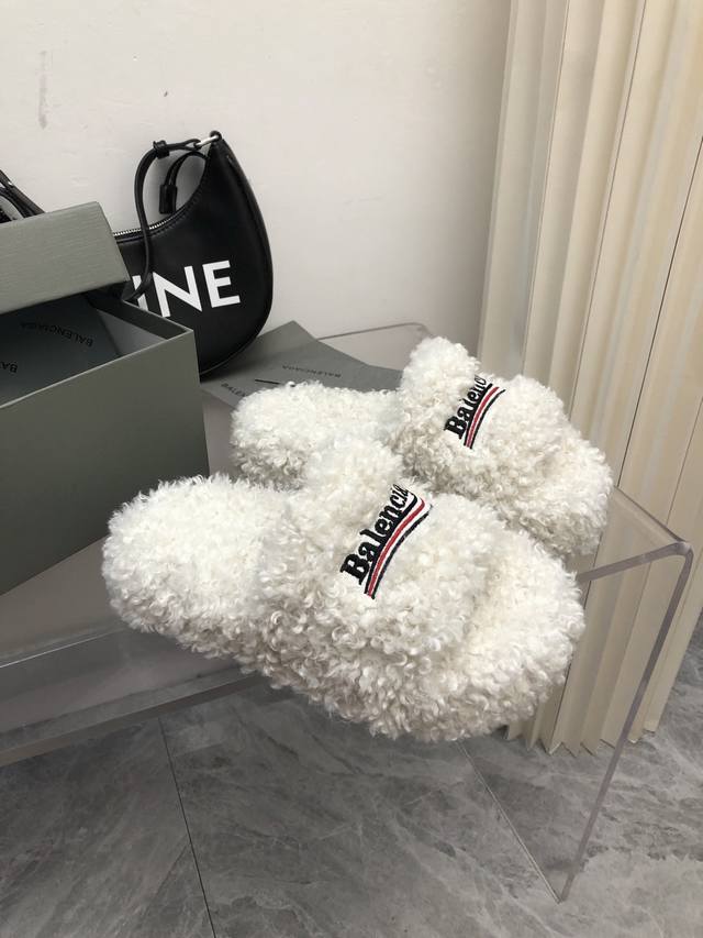Fw225 New Arrival-～ 巴黎 厚底毛拖鞋 本身就是时髦决绝子单品，鞋底增高到5Cm 妙变长腿的毛拖还是少 Size 35-41 2025