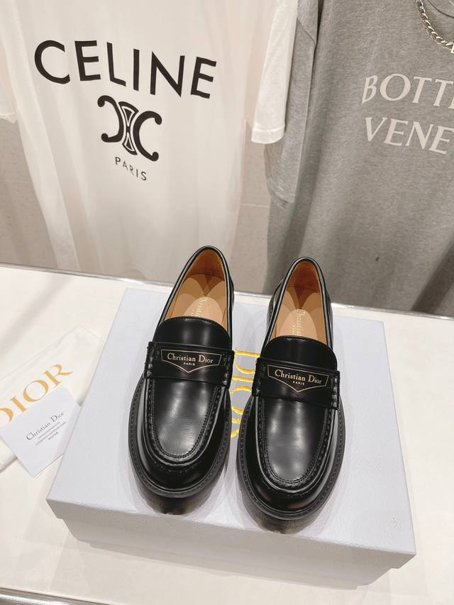 高版本出厂 Dior* 迪奥D家2025Ss最新专柜同步橱窗展示款乐福鞋 永不过时集现代，复古与学院风格与一身其标志性设计采用了上乘材质，内敛含蓄引人瞩目的新款
