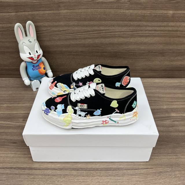 顶级版本Mihara Yasuhiro三原康裕 Baker Og Sole 贴纸印花 低帮 帆布鞋 男女同款 货号: A14Fw745 面料采用高密度帆布 大底
