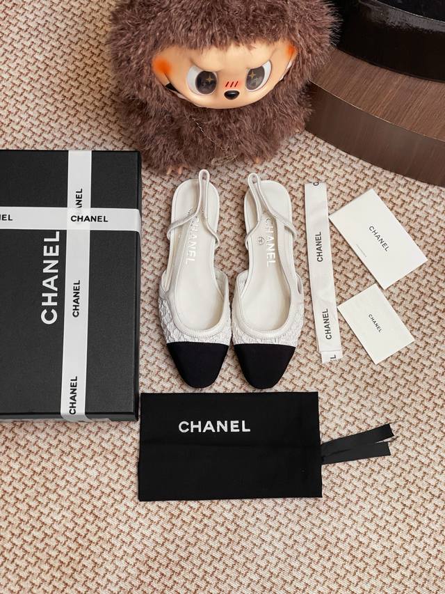 Chanel 蕾丝凉鞋 平跟整双鞋子采购Zp开发打造，全部定制材料，独家开模大底，细节全部对版出货，连包装也做到跟正品一样。码数:35-41 40 41订做不退