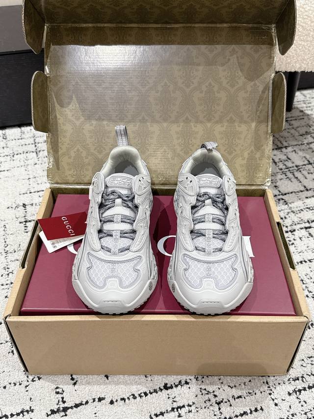 顶级版本 Gucci 古驰 25 最新走秀款 男鞋 Cub3D 厚底 运动 老爹鞋 科技感十足 脚感也很棒啊 这个设计真的很前卫。Gucci新款运动鞋创新科技D