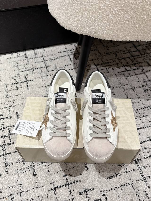 女款 代购级 ｜Golden Goose Deluxe Brand 金格星黑格尾 Ggdb经典情侣款小脏鞋~~火红程度上怼小白鞋，下踩各类小脏鞋！明星私服上脚示