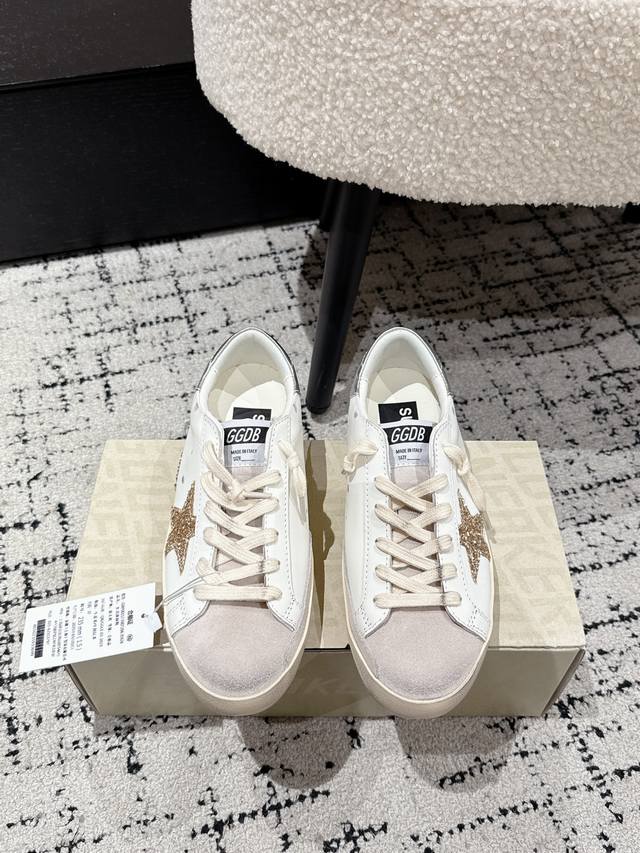 女款 代购级 ｜Golden Goose Deluxe Brand 金格星银尾 Ggdb经典情侣款小脏鞋~~火红程度上怼小白鞋，下踩各类小脏鞋！明星私服上脚示范