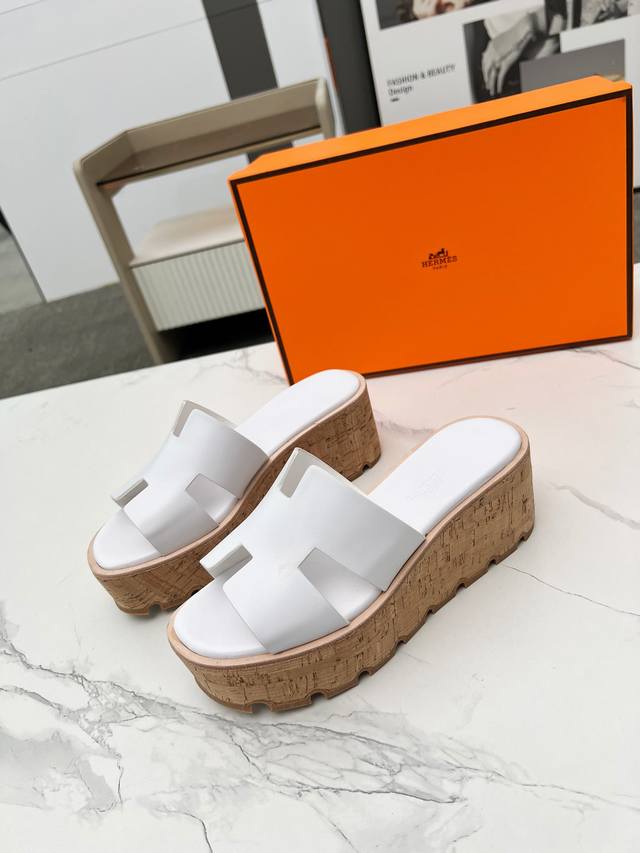 HermèS ，版型做工材料升级。 Hermes市场最高版本纯手工鞋 顶级产品爱马仕松糕鞋 早春新款原版一样， 师傅级纯手工打造 ！高端定制，独家产品，行业最高